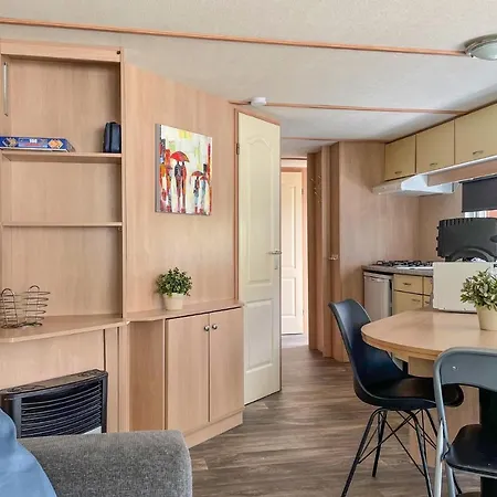 Kemping 2 Bedroom Amazing Stacaravan In Epe