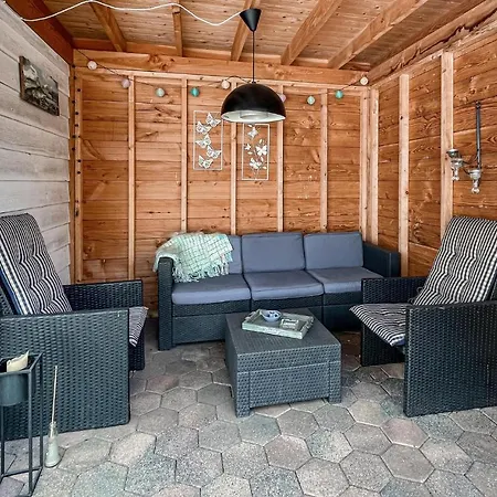 2 Bedroom Amazing Stacaravan In Kemping *