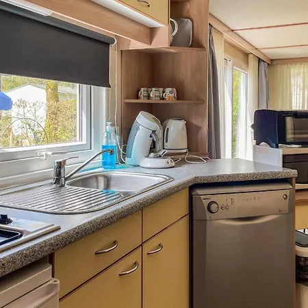 אתר קמפינג 2 Bedroom Amazing Stacaravan In *