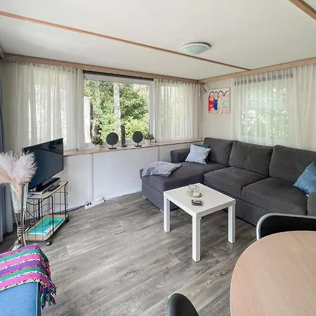 אתר קמפינג 2 Bedroom Amazing Stacaravan In *